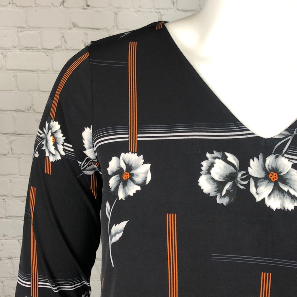 Alfani Black Floral Asymmetrical Top Plus Size 1X - Picture 5 of 5